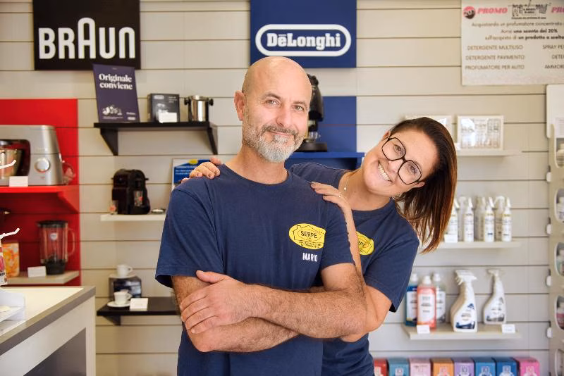 Team tecnico Serpe Riparazioni nel laboratorio di Civitavecchia